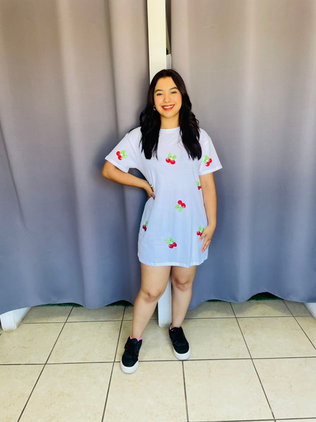 Vestido oversize con estampado de cerezas blanco