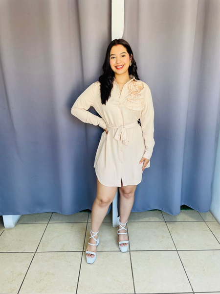 Vestido con estampado de flor 3D de manga larga corto beige