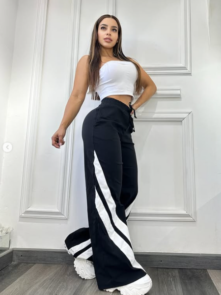 Pantalon con estampado de lineas negro