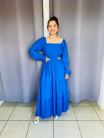 Vestido con escote en la cintura y manga larga azul