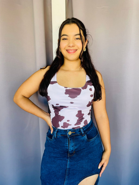 Pantiblusa de tirante grueso estampado de vaca café