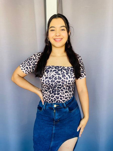Pantiblusa con escote rectangular estampado animal print beige
