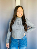 Sueter con estampado asimetrico de cuello gris