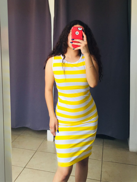 Vestido con estampado de rayas amarillo