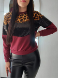 Sudadera con estampado de animal print Color Vino